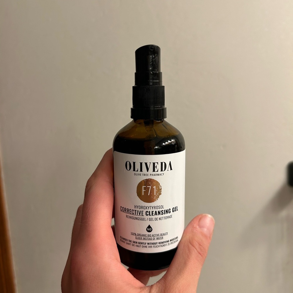 Oliveda Corrective Cleansing Gel
